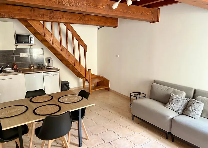 Canalentin Nyaraló *